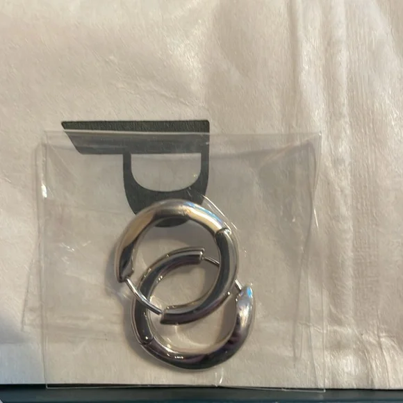 New in box small silver hoops - Picture 2 of 6